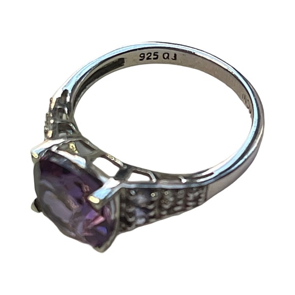 Elegant Purple Amethyst Gemstone Ring! - Picture 2 of 2